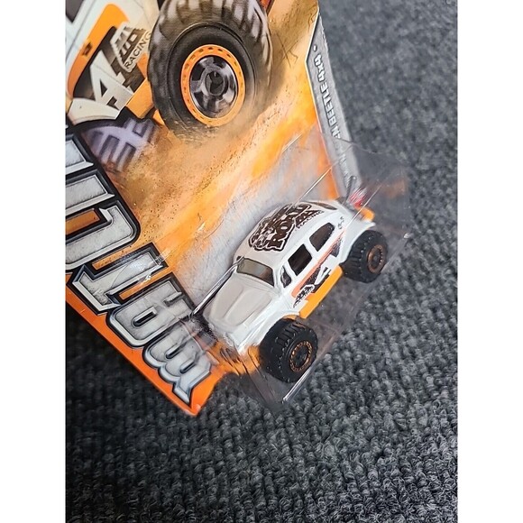 2011 Matchbox Desert Volkswagen Beetle Car 4x4 41 of 120 White NEW - Picture 2 of 4
